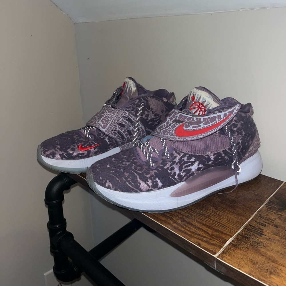 basketball/volleyball shoes